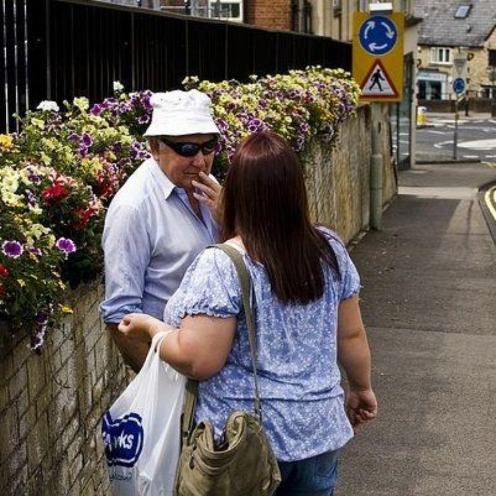 conversation-streetUK-pixabay400590.jpg